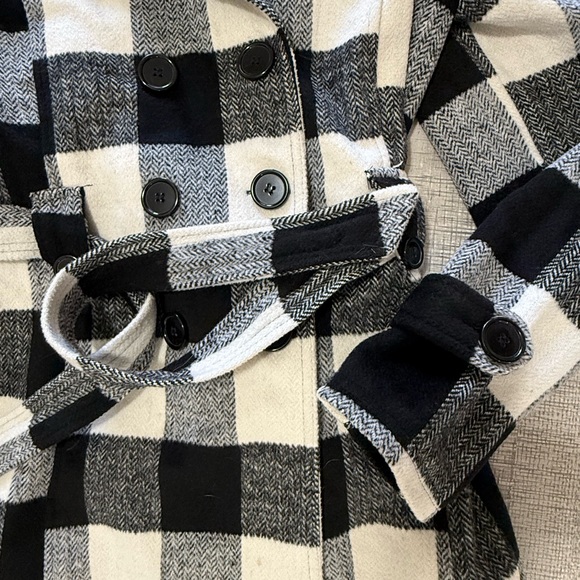 JouJou black and White Plaid Winter Coat w/ Belted Waist, lined. Size Medium - Picture 11 of 11